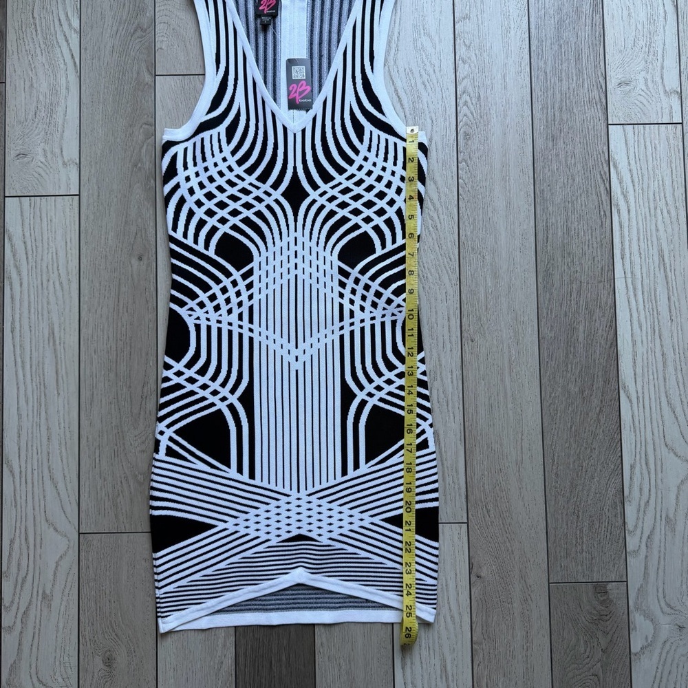 2B Bebe Monochrome Patterned Dress - Picture 4 of 7